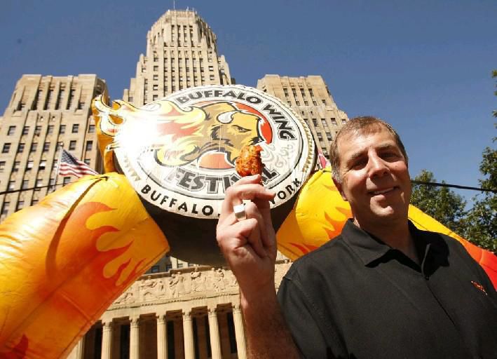 Drew-Cerza-Buffalo-Wing-Festival (copy)